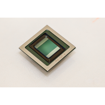 Lensless microscopy imaging chip